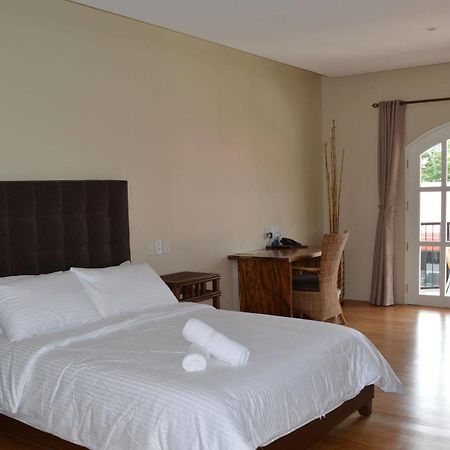 Kingsley'S Hotel And Gastro Pub Mabalacat Екстериор снимка