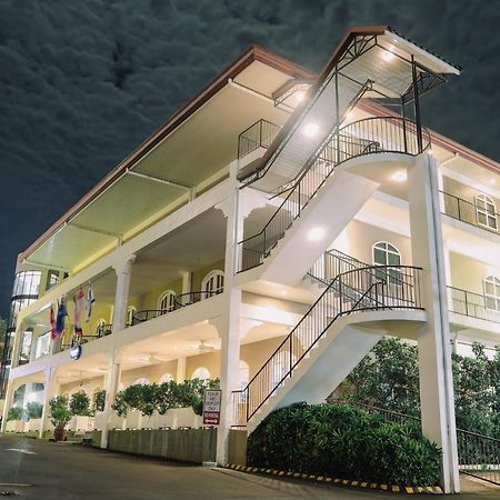Kingsley'S Hotel And Gastro Pub Mabalacat Екстериор снимка