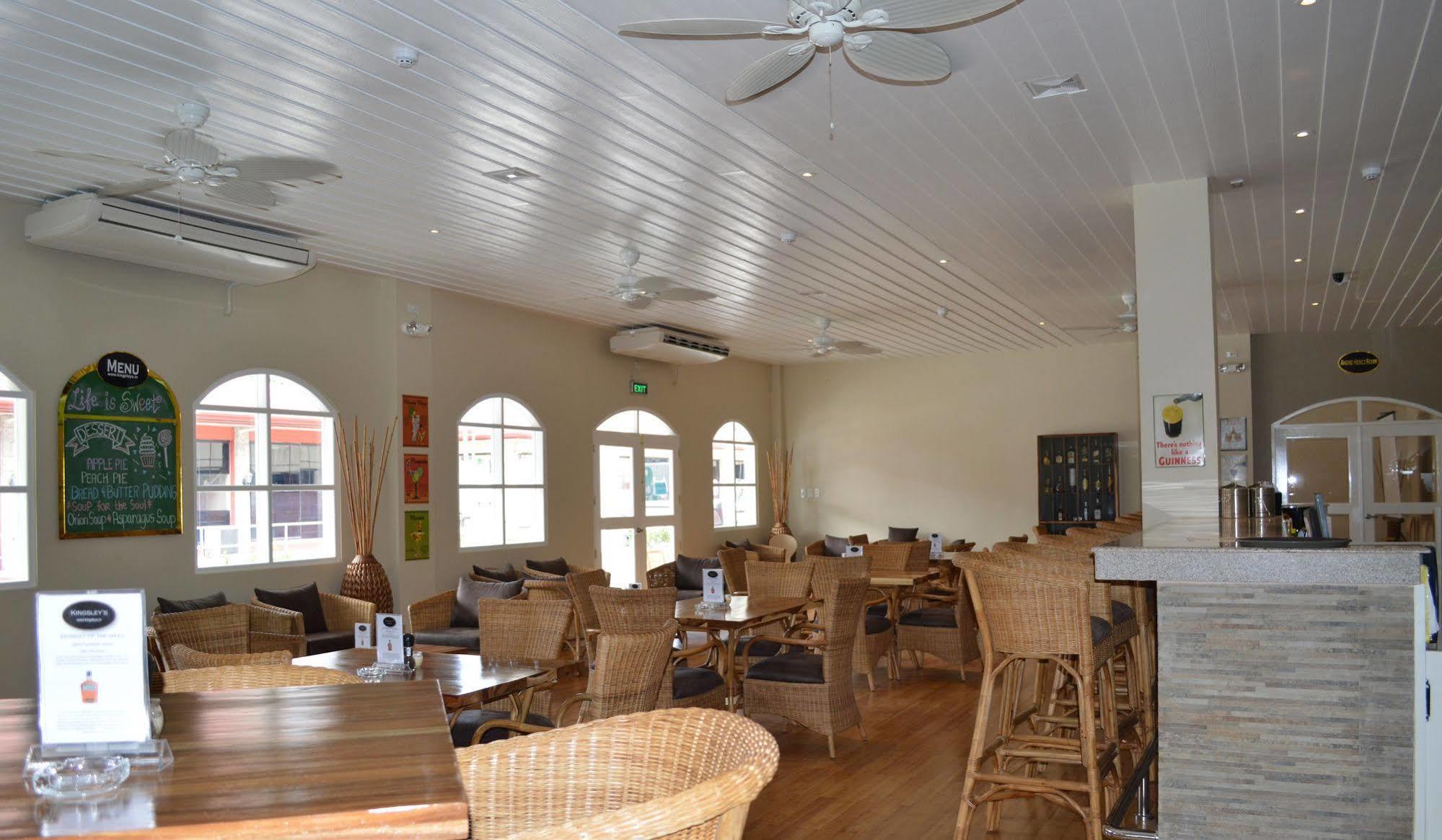 Kingsley'S Hotel And Gastro Pub Mabalacat Екстериор снимка