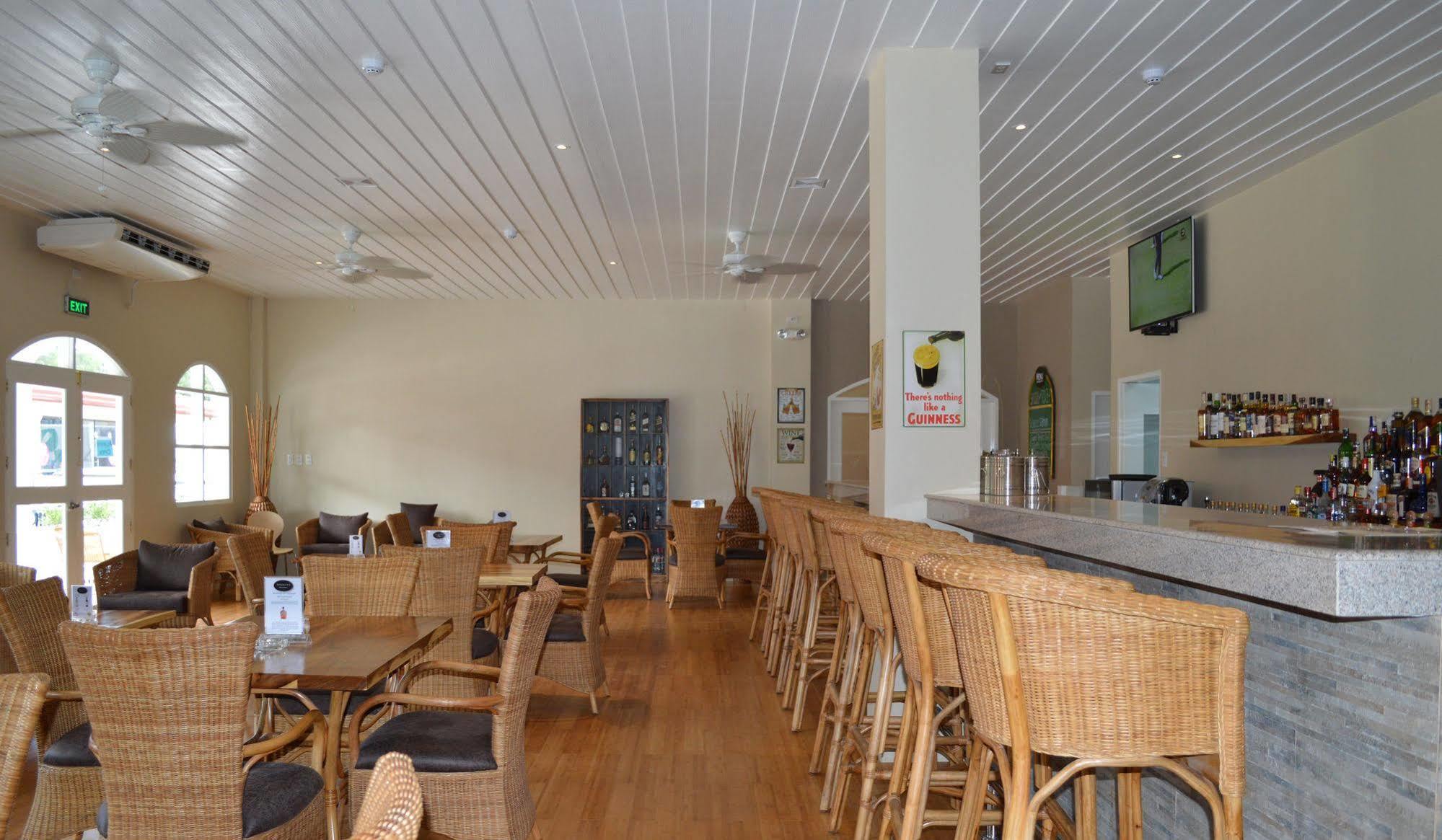 Kingsley'S Hotel And Gastro Pub Mabalacat Екстериор снимка