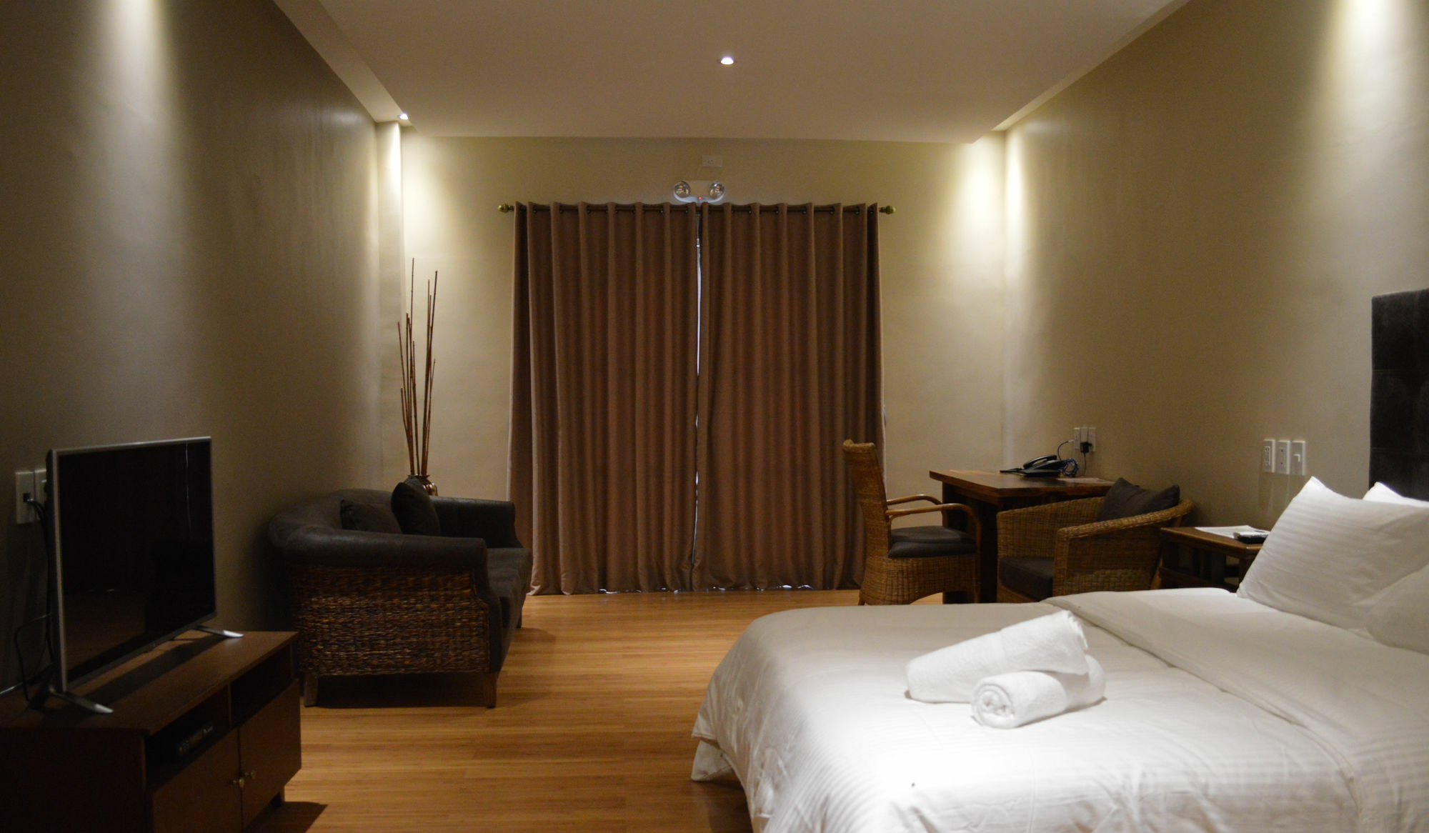 Kingsley'S Hotel And Gastro Pub Mabalacat Екстериор снимка