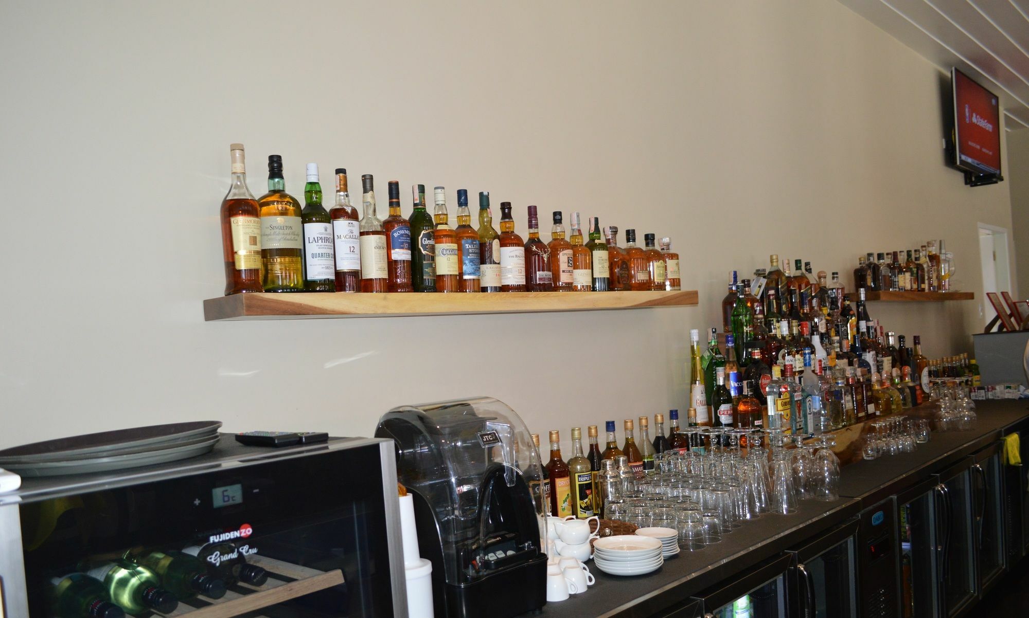Kingsley'S Hotel And Gastro Pub Mabalacat Екстериор снимка