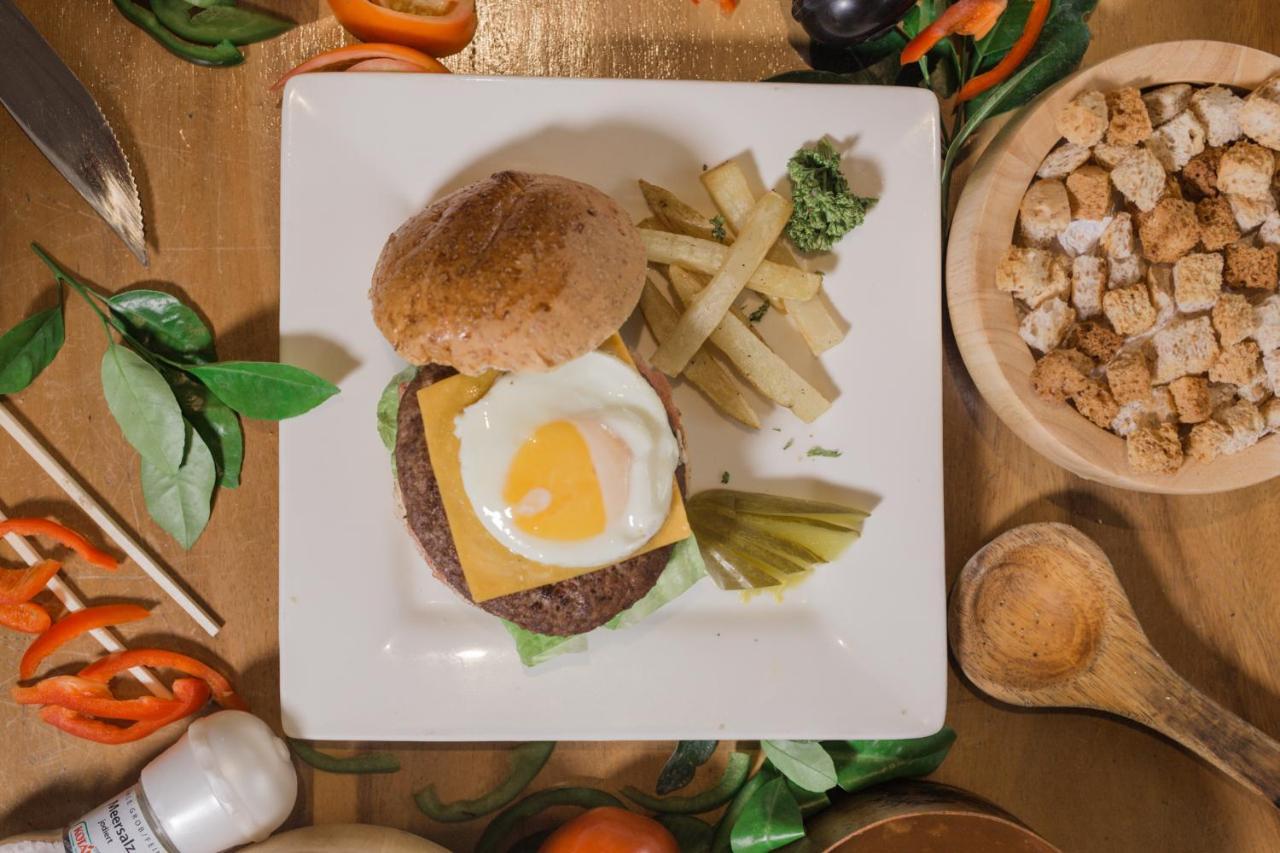 Kingsley'S Hotel And Gastro Pub Mabalacat Екстериор снимка