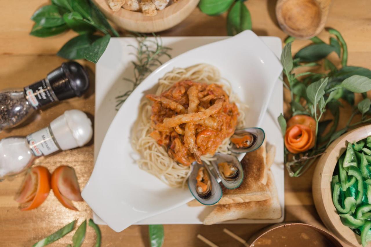 Kingsley'S Hotel And Gastro Pub Mabalacat Екстериор снимка