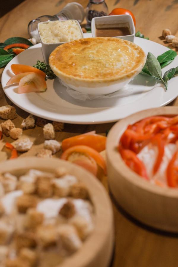 Kingsley'S Hotel And Gastro Pub Mabalacat Екстериор снимка