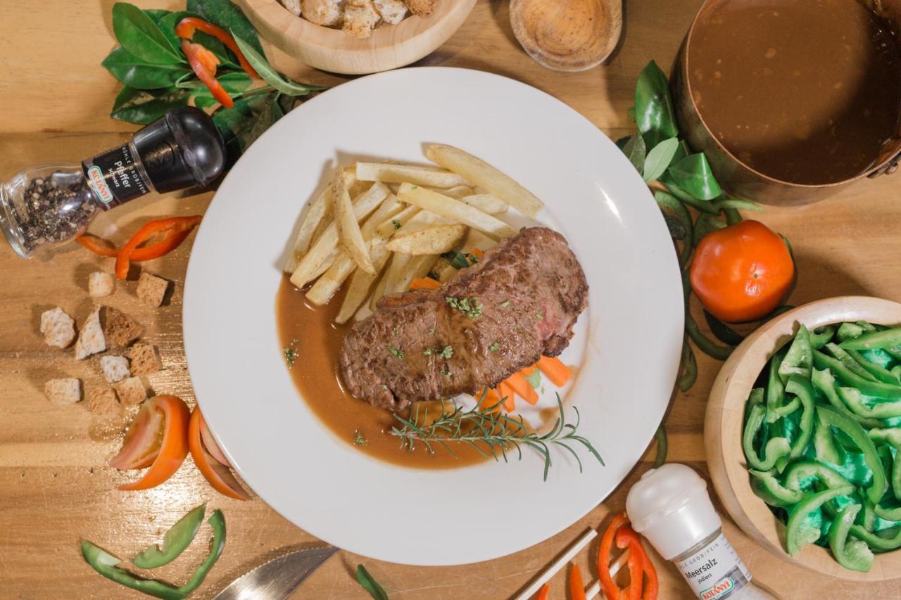Kingsley'S Hotel And Gastro Pub Mabalacat Екстериор снимка