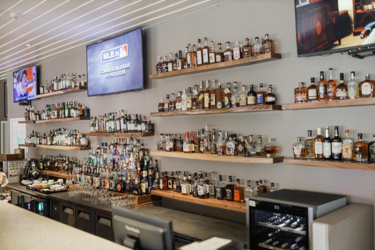 Kingsley'S Hotel And Gastro Pub Mabalacat Екстериор снимка